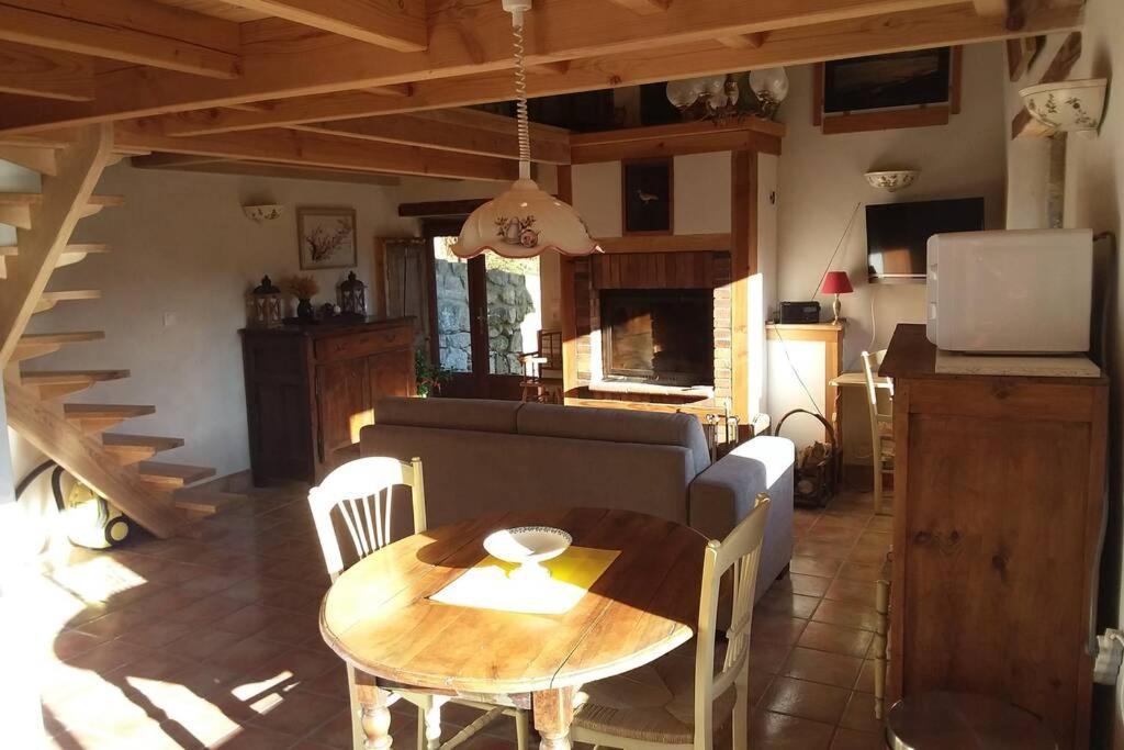 Loft La Rose Desiree Gite 3 Etoiles Chalencon 外观 照片